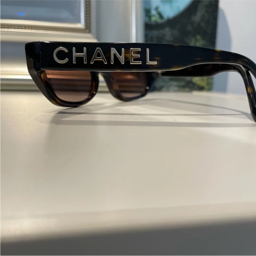 New Chanel Limited Edition rectangle sunglasses A71280 from 2018 collection.